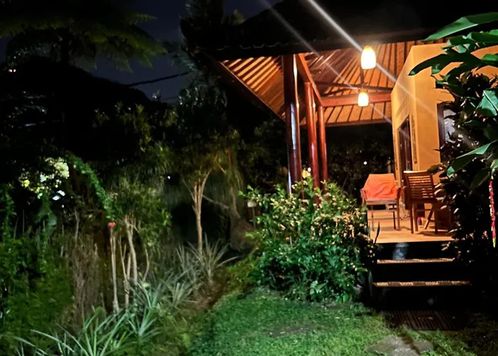 Rumah Tenun Bed & Breakfast